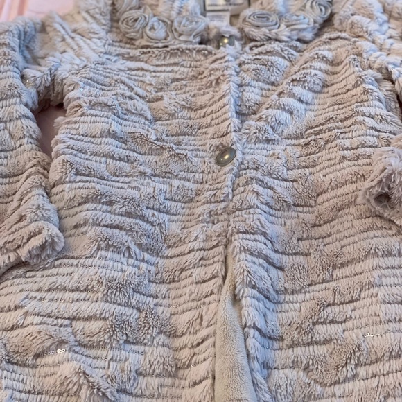 American Widgeon Faux Fur Dress Coat ivory w/silver sequin trim. Girls Size 10 - Picture 3 of 3